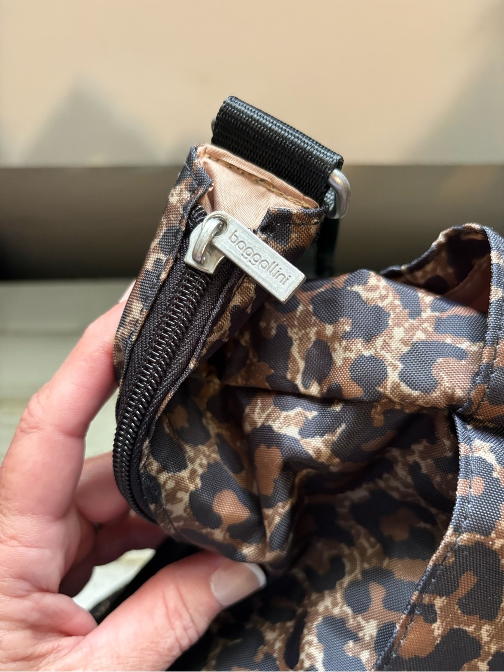 Baggallini Brown and Black Leopard Print Crossbody Shoulder Bag - Picture 4 of 6